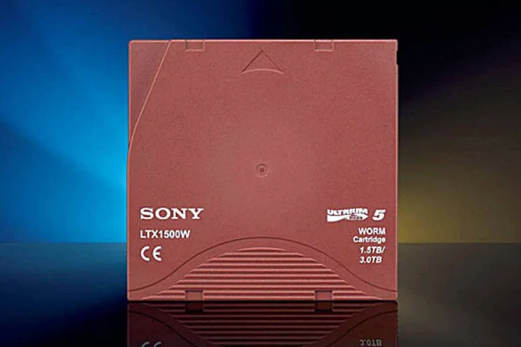 Fita magnética de armazenamento da Sony: novo modelo é capaz de guardar 185 TB (Divulgação/Sony)