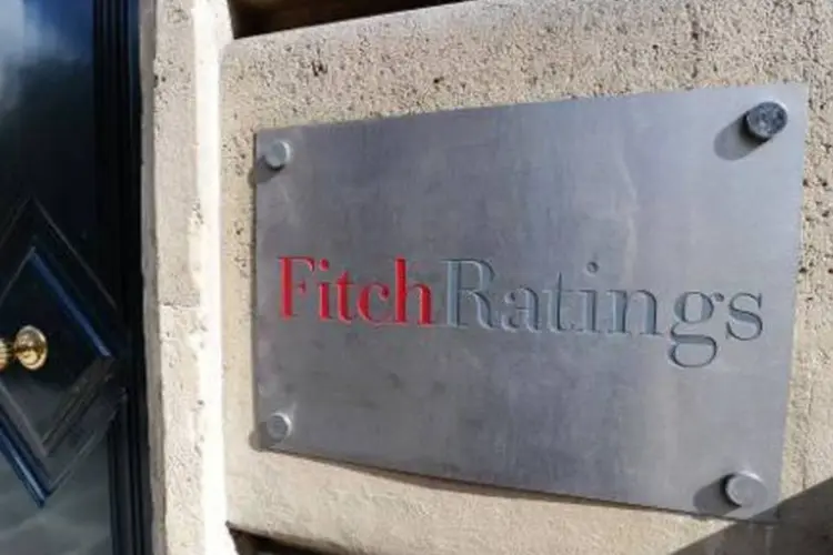 
	Entrada da Fitch em Paris: ag&ecirc;ncia lembra que est&atilde;o sendo investigados grandes emissores e alguns dos maiores bancos privados brasileiros
 (Miguel Medina/AFP)