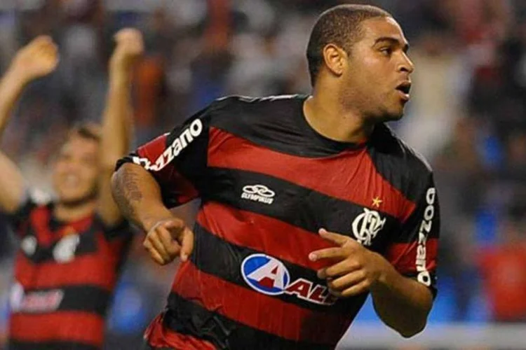 Adriano receberá cerca de 830 mil reais de royalties de camisas vendidas com o seu nome