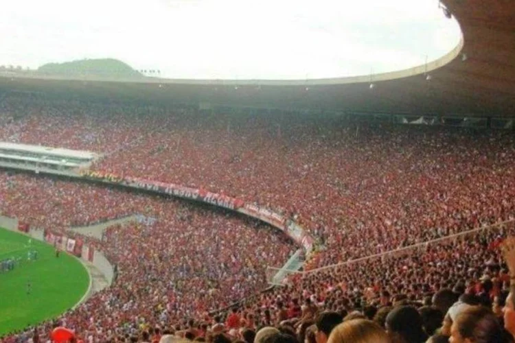 
	Flamengo: antes de fechar acordo para o uso do Maracan&atilde; at&eacute; o final do ano, o Flamengo criticou a concession&aacute;ria do est&aacute;dio no in&iacute;cio deste m&ecirc;s
 (Wikimedia Commons)