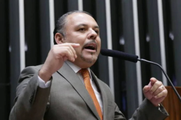 Flavinho (PSB-SP): "ele disse que mulheres não precisam de empoderamento, precisam ser amadas e cuidadas" (Câmara dos Deputados)