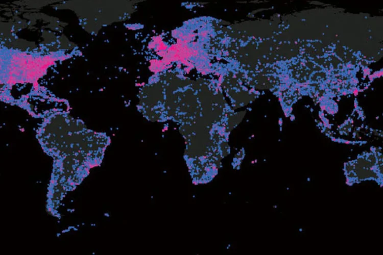 Mapa mostra de onde vêm as imagens publicadas no Flickr: maioria das 6 bilhões de imagens publicadas no site tem sua origem em regiões ricas e sem problemas de acesso à internet (Reprodução/Exame.com)