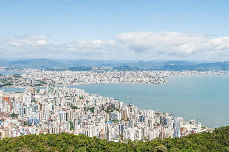 
	Florian&oacute;polis, Santa Catarina: capital catarinense tem a cesta b&aacute;sica mais cara do pa&iacute;s, seguida por S&atilde;o Paulo
 (Embratur/Fotos Públicas)