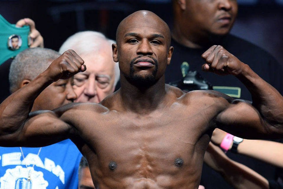 Mayweather bate Pacquiao por pontos em 'luta do século'