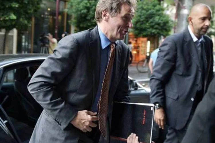 
	Poul Thomsen, chefe da miss&atilde;o do FMI para a Gr&eacute;cia: FMI tem pressionado a Europa para fazer mais para resolver a crise da d&iacute;vida grega
 (AFP/ Louisa Gouliamaki)