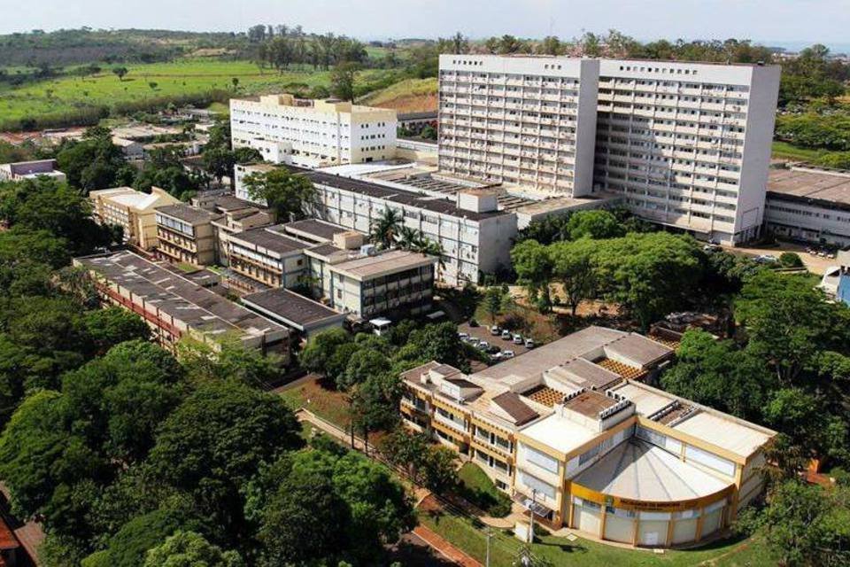 Ladrões atiram em aluno na Faculdade de Letras da USP