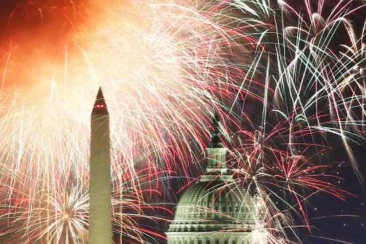 Fogos de artifício em Washington D.C., no Dia da Independência em 2011 (Hyungwon Kang/Reuters)
