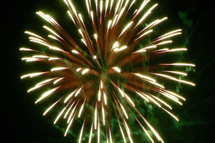 Ao todo, serão 15 minutos de show pirotécnico com sete mil bombas coloridas e cinco milhões de confetes (Wikimedia Commons)