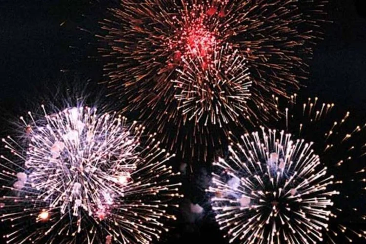 
	Fogos de artif&iacute;cio: Pr&ecirc;mio de 200 milh&otilde;es de reais investido na poupan&ccedil;a renderia 1,2 milh&atilde;o de reais por m&ecirc;s
 (SXC)
