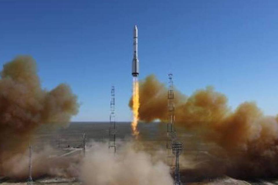Foguete russo que transportava satélite se desintegra