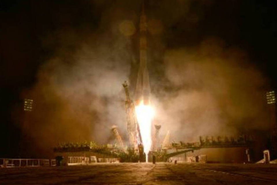 Nave de carga russa acoplada à ISS