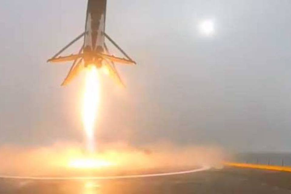 SpaceX lança satélite ao espaço, mas foguete falha na volta