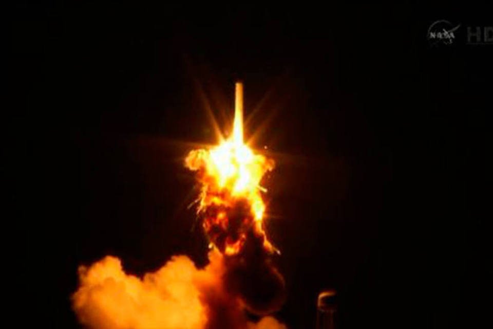 Foguete da Orbital Science explode durante lançamento