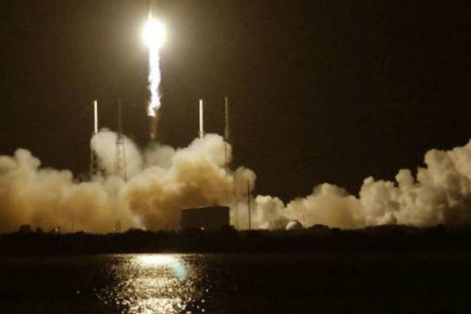 Foguete da SpaceX explode em teste