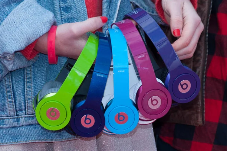 
	Fones de ouvido Beats by Dr Dre: se confirmada, a aquisi&ccedil;&atilde;o da Apple ser&aacute; a maior da hist&oacute;ria da companhia
 (Simon Burchell/Getty Images)