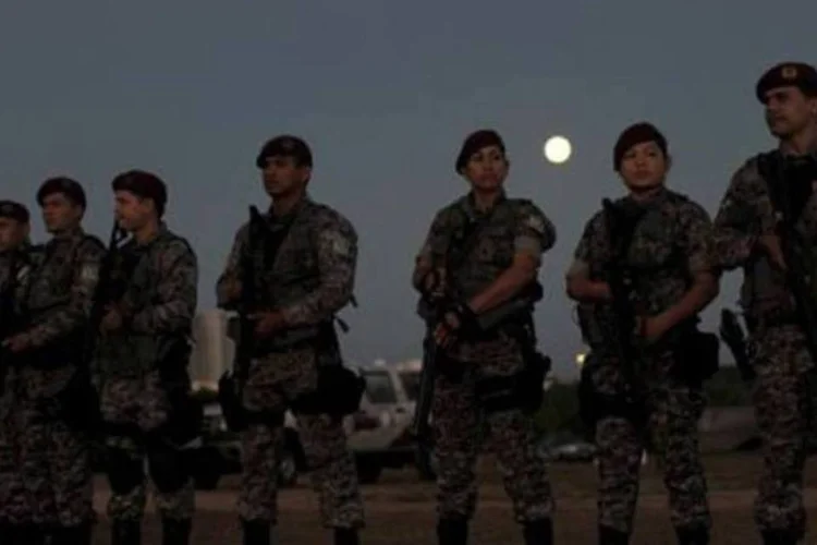 
	For&ccedil;a Nacional: al&eacute;m da For&ccedil;a Nacional e do Ex&eacute;rcito, est&atilde;o atuado no sul do Amazonas agentes da pol&iacute;cia Federal e da Pol&iacute;cia Rodovi&aacute;ria Federal (Christophe Simon/AFP)