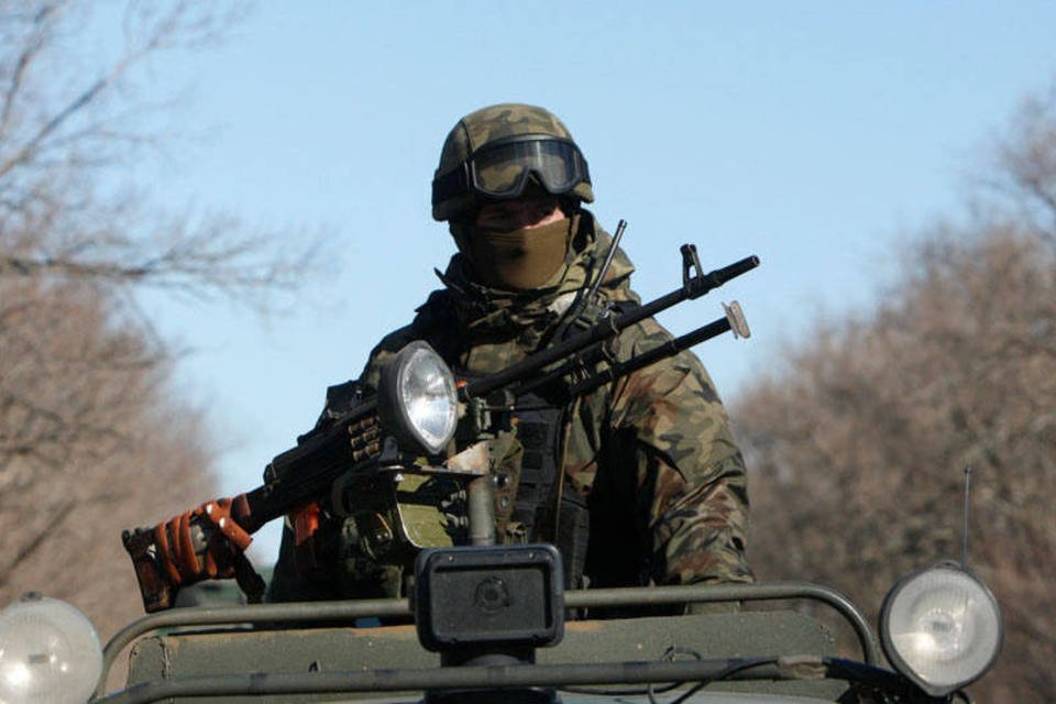 Rebeldes retiram artilharia leve na frente de Donetsk