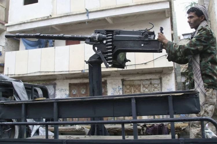 
	I&ecirc;men: rebeldes huthis cercam a cidade, onde est&atilde;o as for&ccedil;as leais ao governo de Hadi, reconhecido pela comunidade internacional
 (Anees Mahyoub / Reuters)