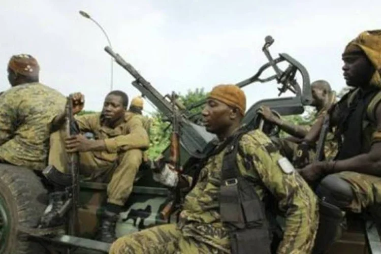 Forças de Ouattara, na Costa do Marfim: maioria dos refugiados vai para a Libéria (AFP)