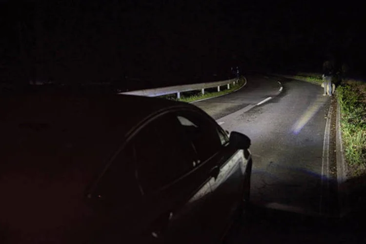 
	O Advanced Front Lightining conta com c&acirc;meras e GPS instalados na moldura dos retrovisores
 (Reprodução/YouTube)