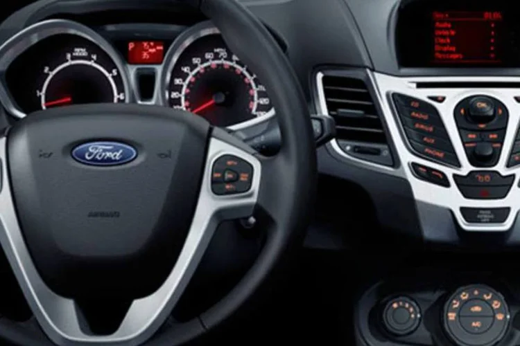 "Sync", da Ford, é um sistema para sincronizar dados recebidos via celular com o carro (Divulgação)
