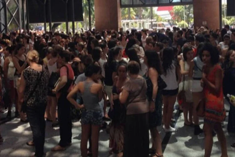 Fila da Forever 21, no shopping Morumbi: horas de espera para entrar na loja (reprodução/Instagram/Shopping Morumbi)
