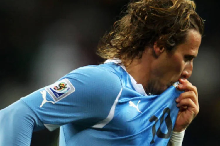 Atacante urugaio Diego Forlán ganhou a Bola de Ouro na Copa (Getty Images/Lars Baron)
