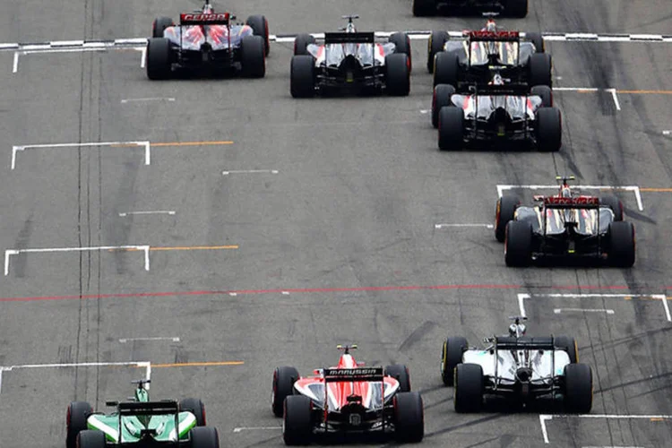 Carros largam no Grande Prêmio da Alemanha de Fórmula 1, em Hockenheim (Dan Istitene/Getty Images/Getty Images)