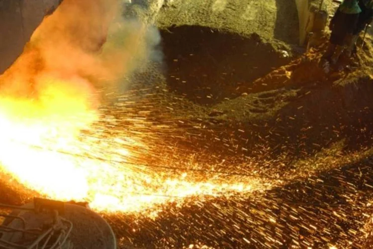 
	A Glencore foi for&ccedil;ada a aumentar sua oferta no m&ecirc;s passado para 3,05 novas a&ccedil;&otilde;es para cada a&ccedil;&atilde;o da Xstrata detida
 (Divulgação/Xstrata)