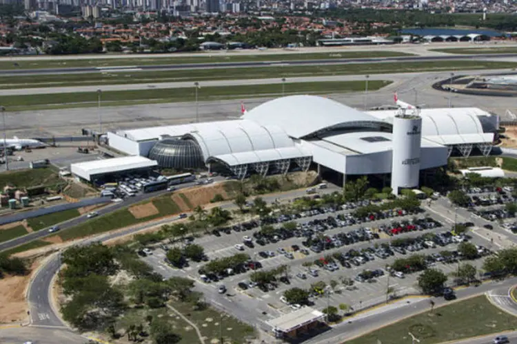 Aeroporto de Fortaleza: empresas que vencerem o leilão terão que investir na ampliação dos terminais, pátios e estacionamentos (Infraero/Divulgação)