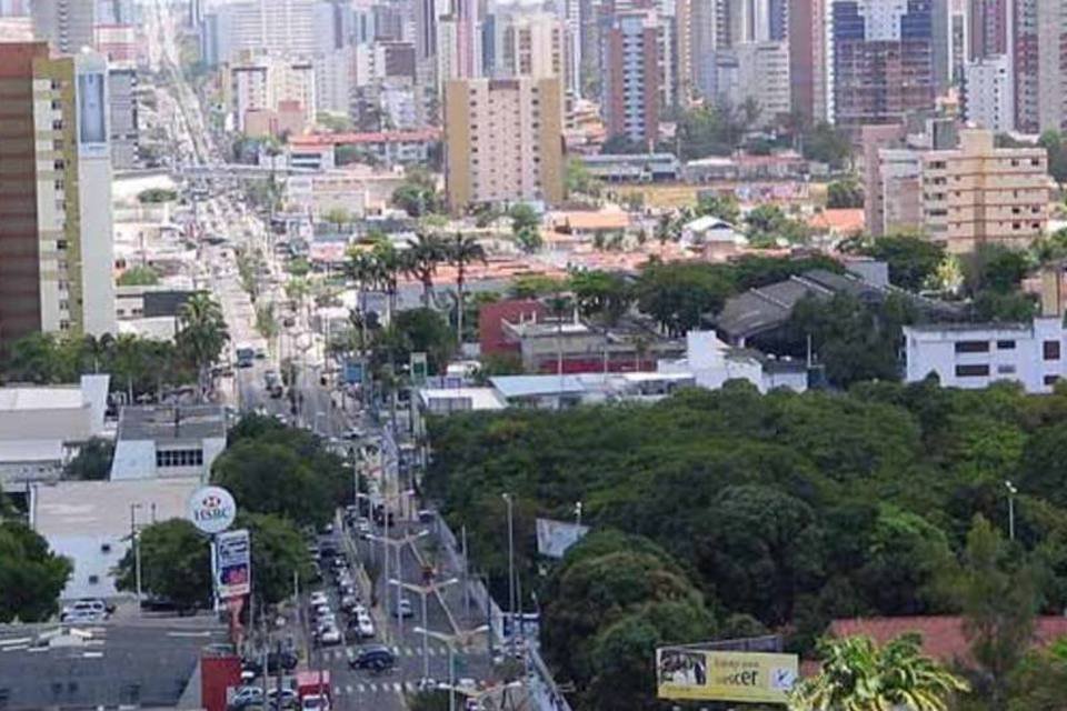 Ônibus são incendiados e circulação é interrompida em Fortaleza