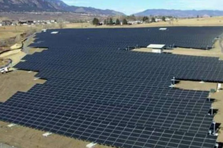 Painel solar de 2MW no Colorado: exército quer suprir 25% de sua demanda a partir de fontes renováveis até 2025. (Getty Images)