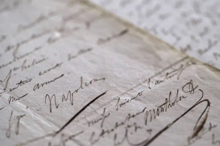 
	Documento com assinatura de Napole&atilde;o Bonaparte: &uacute;ltimas vontades do imperador chegaram &agrave; Fran&ccedil;a gra&ccedil;as a essa c&oacute;pia, que passou despercebida pelos carcereiros
 (Getty Images)