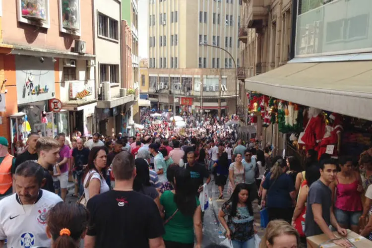 
	Movimento de pessoas na Rua 25 de Mar&ccedil;o, em S&atilde;o Paulo: No ano passado a popula&ccedil;&atilde;o estimada era 202.768.562
 (Fotos Públicas)