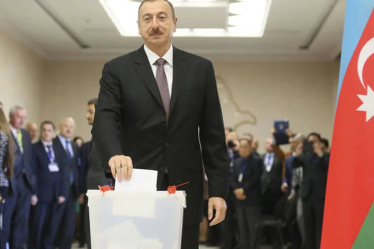Ilham Aliyev, presidente do Azerbaijão: Aliyev, no poder desde 2003, tem 83,89% dos votos emitidos (Stringer/Reuters)