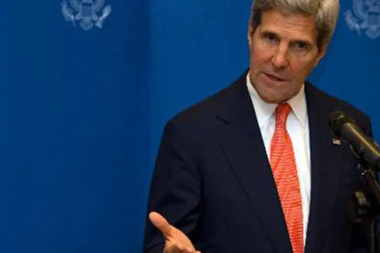 
	John Kerry: &quot;Senhoras e senhores, hoje era um dia para de homenagear Nelson Mandela. O presidente esteve em um funeral internacional, e n&atilde;o escolheu quem estava l&aacute;&quot;
 (Jacquelyn Martin/AFP)