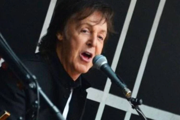 McCartney se apresenta na Times Square: "New", seu primeiro disco com canções originais em seis anos, não decepciona (AFP)