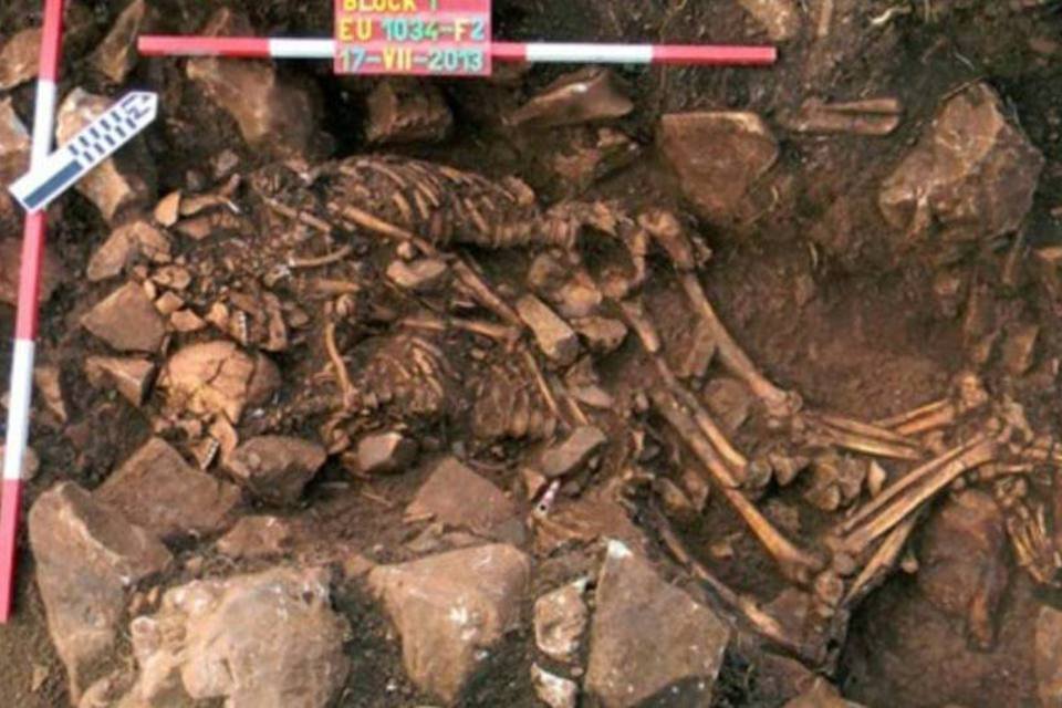 Arqueólogos acham tumba e tesouro de guerreiro micênico
