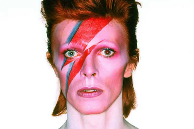 
	Foto de capa do &aacute;lbum Aladdin Sane, de David Bowie: a exposi&ccedil;&atilde;o inclui mais de 300 objetos, entre eles 47 figurinos, instrumentos musicais, fotografias e clipes
 (MIS/Brian Duffy/Duffy Archive & The David Bowie Archive/Divulgação)
