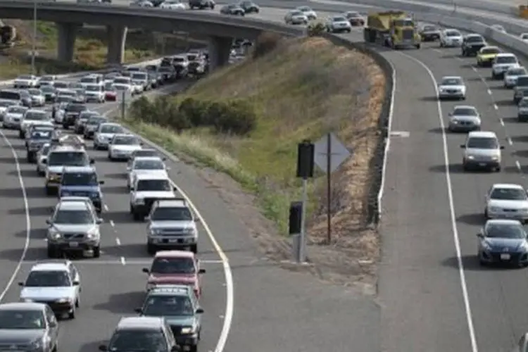 
	Estrada: recomenda&ccedil;&atilde;o aos motoristas &eacute; que deem prefer&ecirc;ncia para viajar no per&iacute;odo entre as 22h de hoje (1&ordm;) e as 6h de amanh&atilde;
 (©AFP/Getty Images / Justin Sullivan)