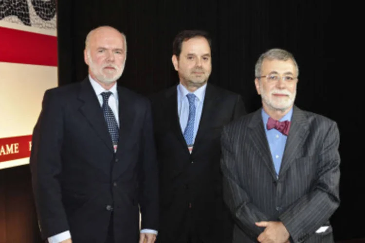 Augustin Castanho, David Zylbersztejn e o jornalista George Vidor (.)