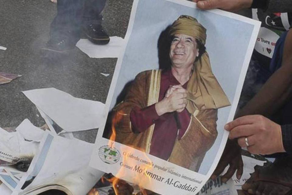 Autoridades líbias não farão necropsia no corpo de Kadafi