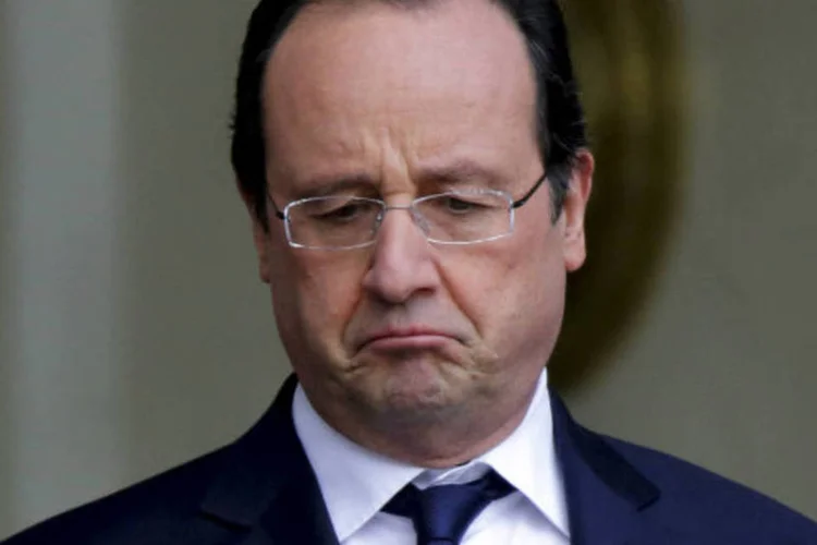 François Hollande, presidente da França: queda ocorreu após a publicação de seu suposto romance com a atriz Julie Gayet (Philippe Wojazer/Reuters)