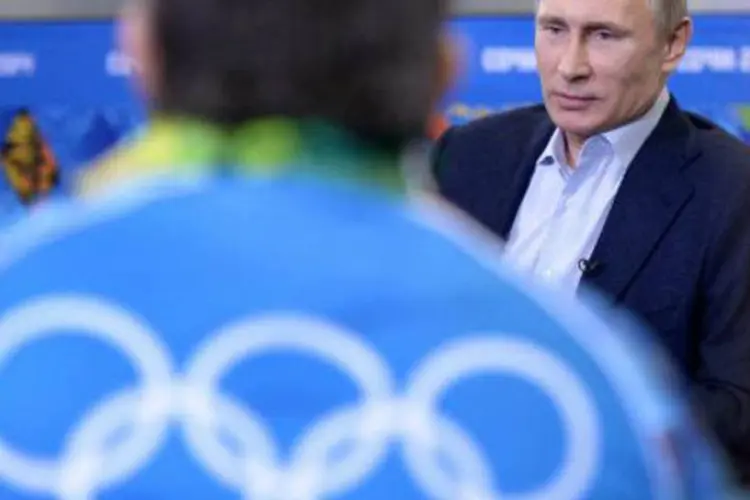 Putin conversa com voluntários dos Jogos Olímpicos de Inverno, em Sochi: atentado aconteceu 20 minutos depois de Putin ter feito um discurso (Alexey Nikolsky/AFP)