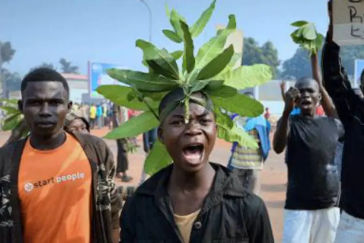 Manifestantes exigem a renúncia do presidente centro-africano: primeiro-ministro, Nicolas Tiangaye, também renunciou (Eric Feferberg/AFP)