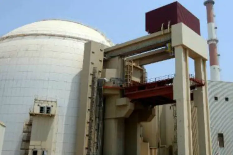 Reator nuclear, no sul do Irã: Irã deve congelar por seis meses todas as suas atividades nucleares em troca de um alívio das sanções (Atta Kenare/AFP)