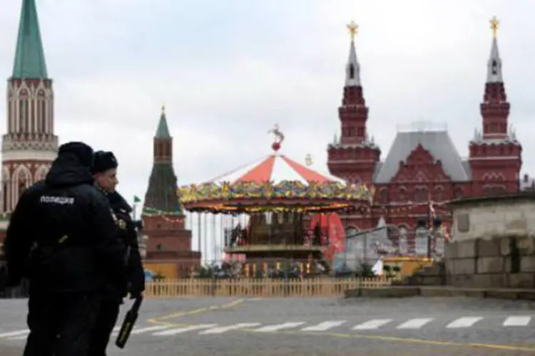 
	Policiais patrulham Pra&ccedil;a Vermelha, na R&uacute;ssia: jornalista&nbsp;foi expulso do pa&iacute;s como &quot;persona non grata&quot;
 (Vasily Maximov/AFP)