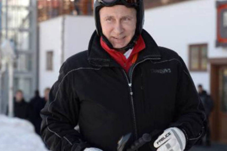 Putin esquia depois de inspecionar instalações em Sochi