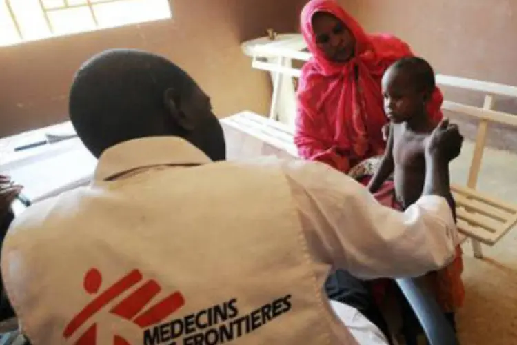 Um funcionário da ONG Médicos Sem Fronteiras: em breve nota, a MSF confirma o sequestro para interrogatórios (Sia Kambou/AFP)