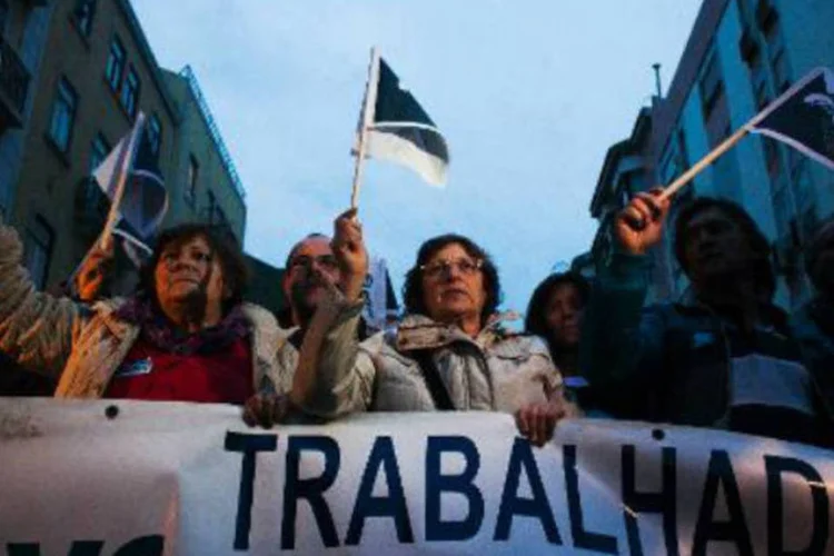 Portugueses em greve manifestam: greve começou em 23 de dezembro e prosseguirá até 5 de janeiro (Ana Brigida/AFP)